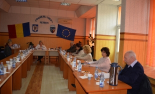 Click pentru mărire CECCAR Ialomița: Legislația specifică prevenirii și combaterii spălării banilor, abordată cu prilejul seminarelor organizate de filială în mai multe orașe din județ