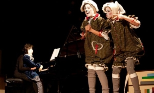 Click pentru mărire Scenă din spectacolul Clasic e fantastic - Copilaria lui Chopin