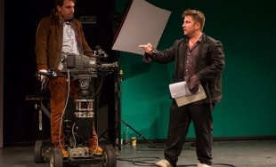 Click pentru mărire Scenă din spectacolul Liniste Sarut Actiune