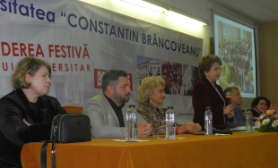 Decanul facultatii conf. univ. dr. Camelia Vechiu