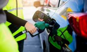 Marea Britanie va interzice automobilele echipate cu motoare pe benzină și motorină din 2035