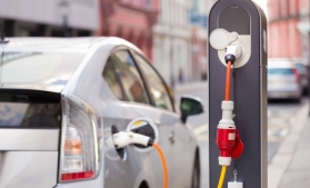 ACEA: UE ar trebui să aibă un milion de staţii publice de încărcare a automobilelor electrice în 2024  