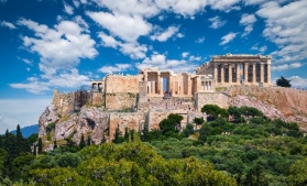 În Grecia, turismul asigură o treime din PIB și cele mai multe locuri de muncă