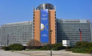 UE ar putea intra pe piețele financiare în lunile următoare pentru a strânge 100 de miliarde de euro