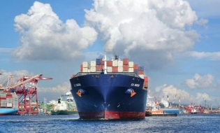 ONU avertizează că va fi nevoie de sute de miliarde de dolari pentru decarbonizarea transportului maritim