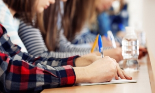 Mai puţin de 40% dintre elevii de clasa a XII-a au obţinut medii de promovare la simularea probelor scrise ale examenului de Bacalaureat 2018