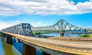 Plata taxei pentru trecerea podului de la Fetești redevine obligatorie de vineri