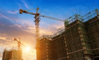 Coface: În sectorul lucrărilor de construcție a clădirilor rezidențiale și nerezidențiale, aproape jumătate dintre companii au un risc de insolvență peste medie
