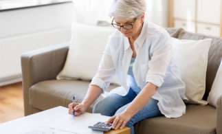 Femeile de peste 65 de ani din UE au primit o pensie cu 30% mai mică, în medie, decât cea a bărbaților