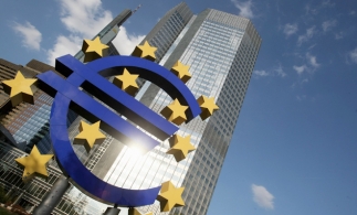 BCE reduce rata dobânzii şi relansează programul de relaxare cantitativă pentru a stimula creşterea economică