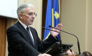 Mugur Isărescu: România a ales calea de mijloc în ceea ce priveşte adoptarea monedei unice; nivelul de convergenţă reală ar fi de 70%-75%