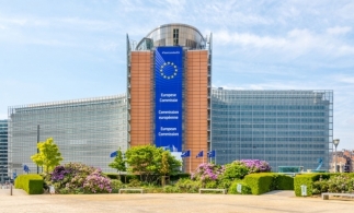 Comisia Europeană: Sectorul bancar al României, expus la majorarea costurilor de împrumut
