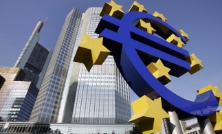 Redresarea economiei zonei euro, afectată de scăderea din sectorul serviciilor