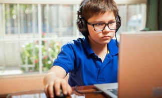 Ministrul Muncii: Am finalizat cadrul legal privind zilele libere plătite pentru părinţii copiilor care învaţă online