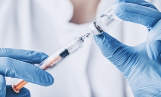 UE avertizează că până în 2022 nu vor fi suficiente vaccinuri COVID pentru toţi europenii