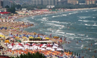 Premierul anunță că, de la 1 iunie, purtatul măștii pe plajă nu va mai fi obligatoriu