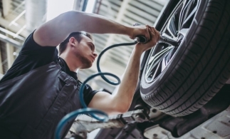 Analiză: Costul mediu al pregătirii complete a unei mașini pentru sezonul de iarnă depășește 1.900 de lei