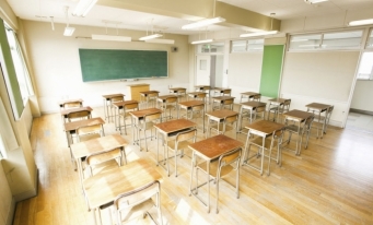 Bloomberg: Închiderea școlilor din cauza COVID-19 va reduce veniturile câștigate de copii când vor deveni adulți