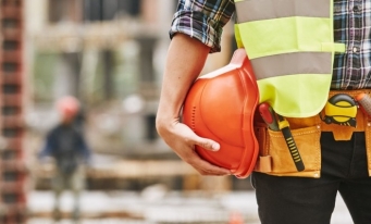 Un sfert dintre companiile românești din construcții aduc angajați din Asia