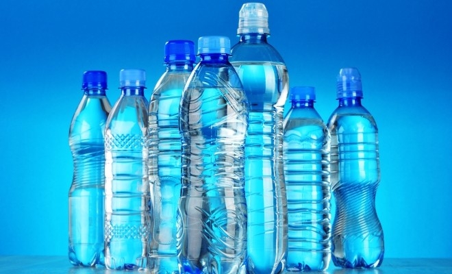 Plasticul reprezintă 45% din ambalajele de băuturi colectate în gospodăriile românilor; recipientele de sticlă se colectează cel mai puțin