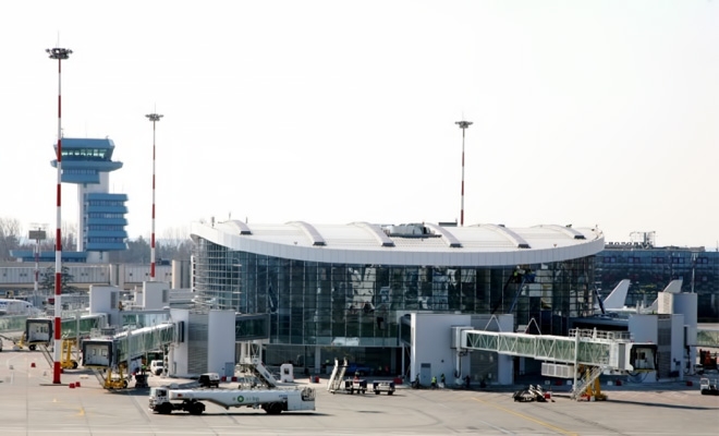 Opt puncte de control ale DSP funcţionează pe fluxul de sosiri internaţionale al Aeroportului Henri Coandă
