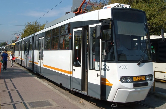 STB a extins banda unică pentru circulaţia autobuzelor pe linia de tramvai