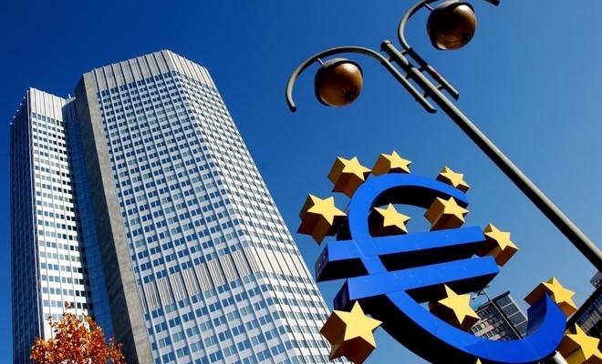Christine Lagarde: BCE monitorizează atent randamentele obligaţiunilor guvernamentale