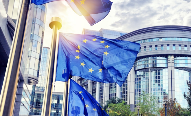 Comisia Europeană: Posibile căi de urmat pentru aprofundarea Uniunii Economice și Monetare