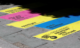 ARCUB redeschide înscrierile pentru artiștii stradali din Piața Amzei și aduce dans, expoziții și concerte de percuție în acest weekend la „Străzi deschise – București”