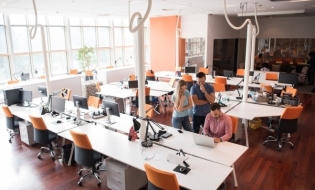 CES recomandă promovarea modelelor de lucru flexibile și dreptul salariatului de a nu răspunde la solicitări în afara timpului de muncă