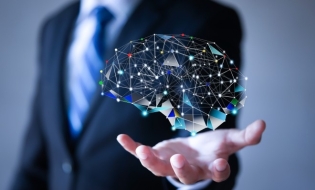 Studiu EY: La nivel global, trei din patru departamente juridice își perfecționează strategiile de tehnologie și date, dar numai 25% prioritizează GenAI