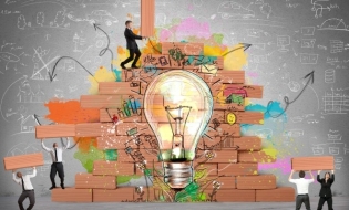 Opt din zece români vor să folosească produse și servicii inovatoare pentru a economisi și pentru eficiență