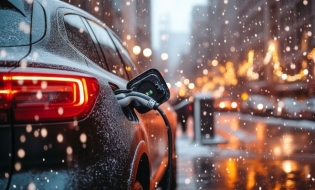 APIA: Segmentul autoturismelor electrificate, în România, urmează să ajungă la 110.000 de unități, în 2026