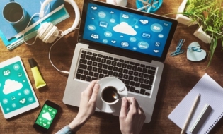 17,4% dintre persoanele care au accesat internetul au interacționat cu autoritățile sau serviciile publice în scop personal