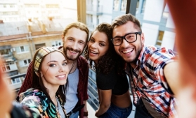 Vârsta medie la care tinerii din Uniunea Europeană au părăsit casa părinților a scăzut anul trecut