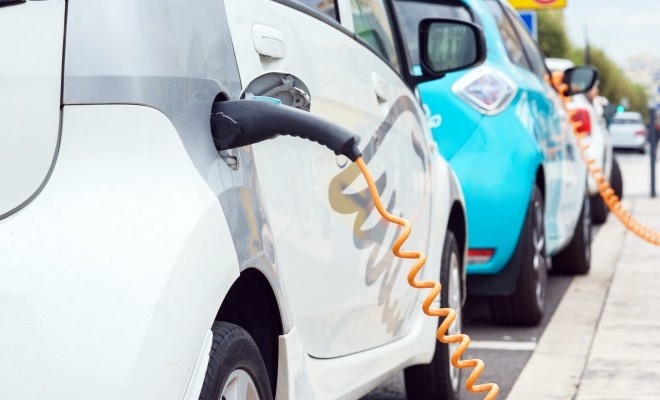 Vânzările de mașini electrice în Europa, în revenire în T1; România, în scădere accentuată, la patru luni