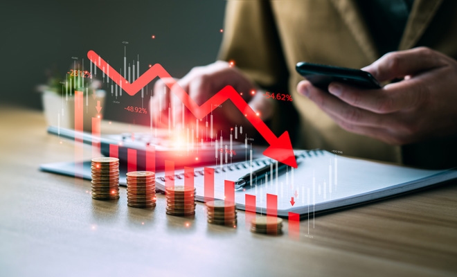 Când sfaturile virale devin riscante: 60% dintre români iau decizii financiare fără consultarea unui profesionist, iar o treime pierd bani