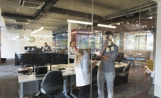 CE a lansat un serviciu de asistență pentru a sprijini IMM-urile din UE să respecte sancțiunile