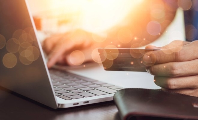 A fost reintrodusă posibilitatea achiziționării online a legitimațiilor de călătorie pentru studenți