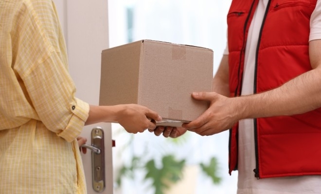 Uniunea Europeană impune de anul viitor taxe vamale coletelor mici