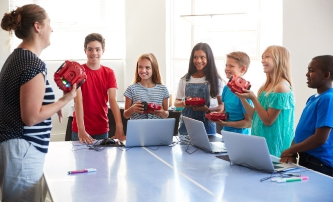 Semnal puternic din educație: doar 43% dintre elevi ating literația științifică funcțională, iar peste o treime sunt la risc digital