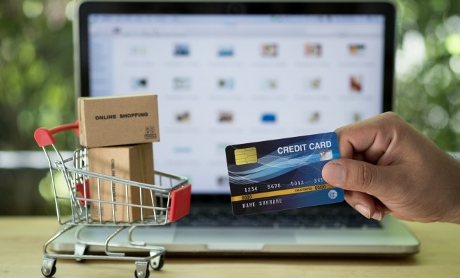 Sondaj: Patru din zece români vor reduce bugetul de „Black Friday”; 2 din 10 nu vor cumpăra nimic