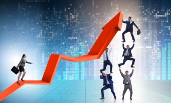 Companiile românești accelerează în pofida crizelor