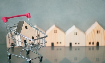 Scădere ușoară a prețului mediu de vânzare a apartamentelor, la nivel național, în iulie