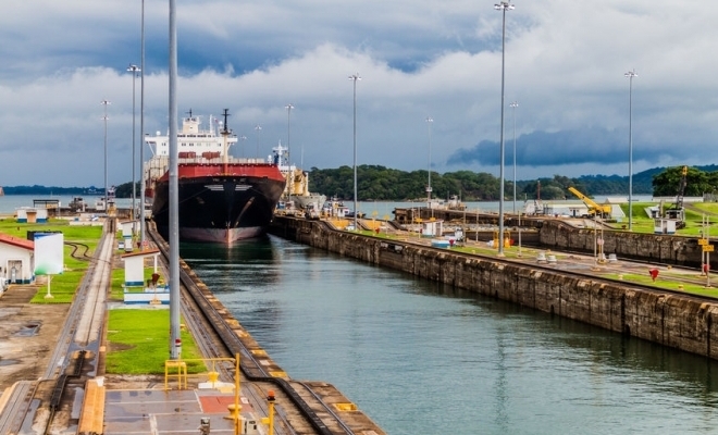 Bloomberg: Traficul navelor prin Canalul Panama dă semne de revenire, o veste bună pentru comerţul mondial