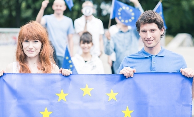 Majoritatea cetăţenilor români au o imagine pozitivă faţă de Uniunea Europeană