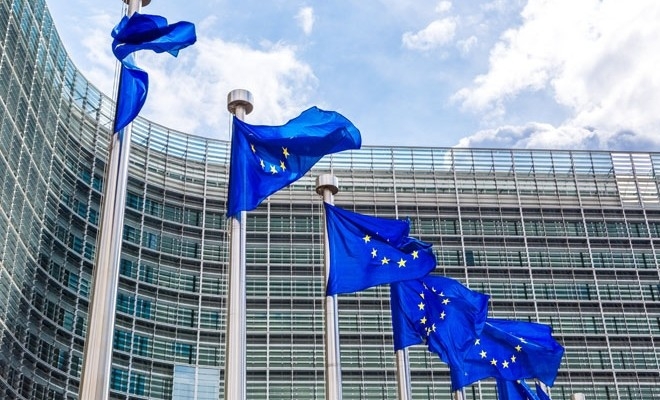 Bloomberg: UE intenționează să introducă portofele digitale