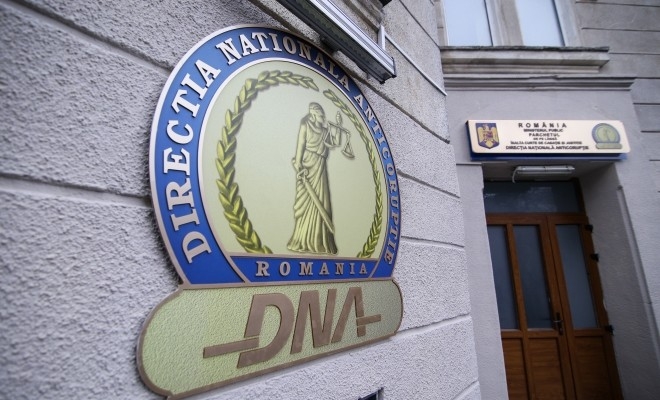 DNA: Angajați ai Finanțelor Publice Buzău, cercetați pentru trafic de influență și prestări de servicii contabile operatorilor economici privați pe care trebuiau să îi controleze