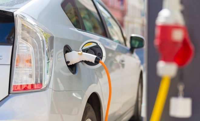 Primăriile pot depune cereri de finanţare pentru staţii de reîncărcare pentru vehicule electrice până la 31 martie 2020