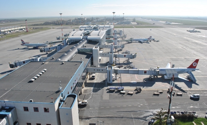 Traficul pe aeroporturile din România, estimat să scadă cu mai mult de 60% până la finele anului